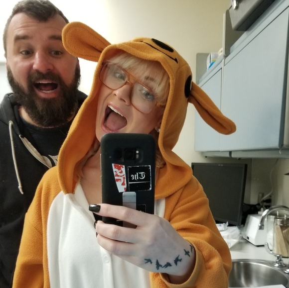 Meet your Posher, Elizabeth - Picture 4 of 4